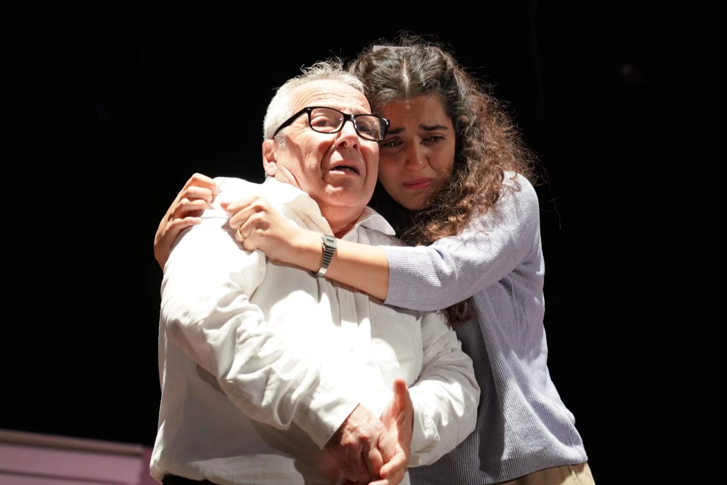 Ayvalık Belediye Tiyatrosu’na üç dalda ödül