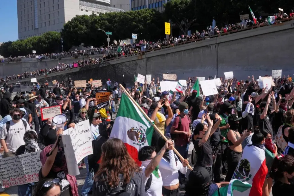 Trump’ın göçmen baskınlarına karşı protestolar hız kesmiyor