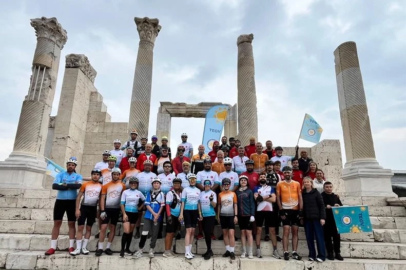 Bisiklet tutkunları, pedallarını TEGV’li çocuklara umut olmak için çevirdi