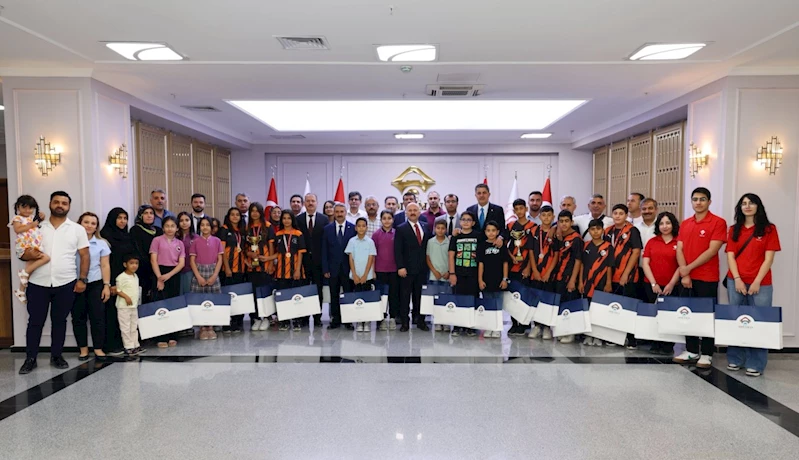 Vali Varol ve Milletvekilleri, başarılı öğrencilerle buluştu 