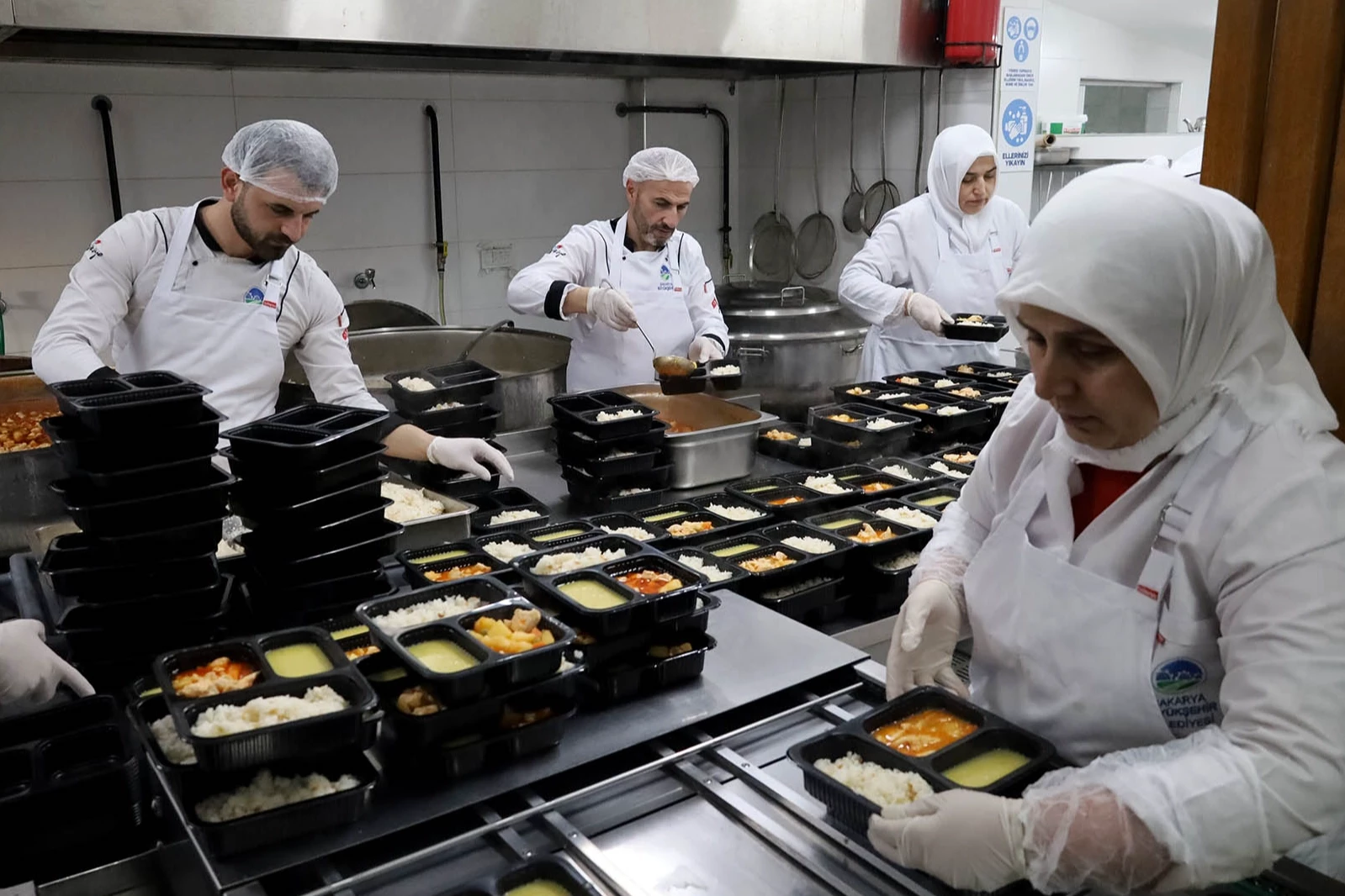 Sakarya Büyükşehir bayramın bereketini ihtiyaç sahiplerinin sofrasına ulaştıracak