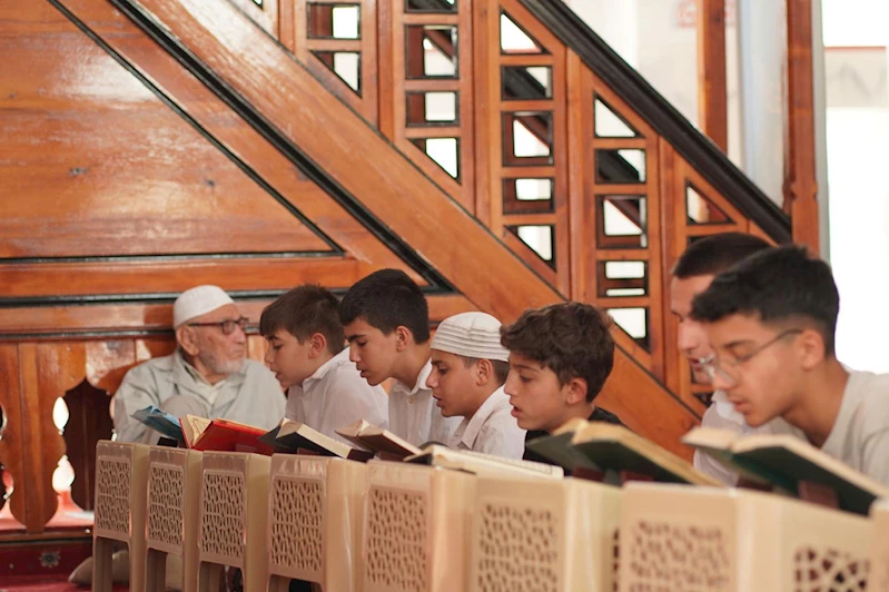 15 ayda hafız oldular, 5 vakitte hatmettiler