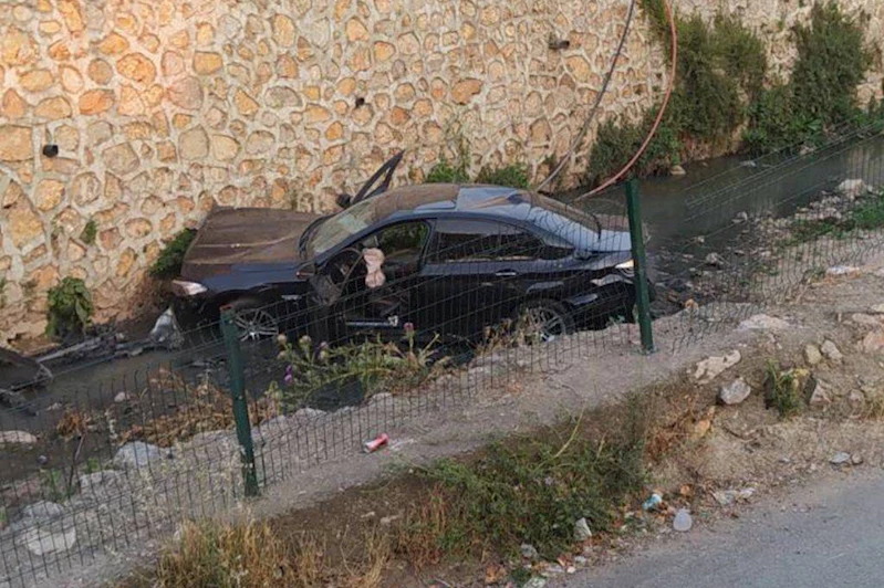 Otomobil bisiklete çarptı; 3 yaralı