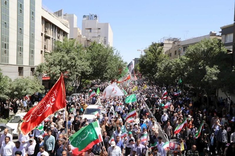 İran genelinde halk, siyonist saldırganlığa karşı eylem yaptı