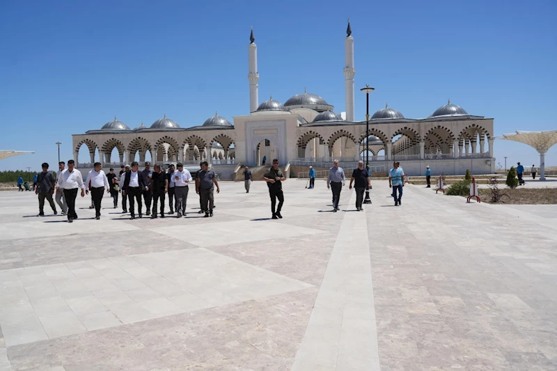 Adıyaman Belediyesi’nden sahabe türbesine kapsamlı temizlik çalışması  - Videolu Haber