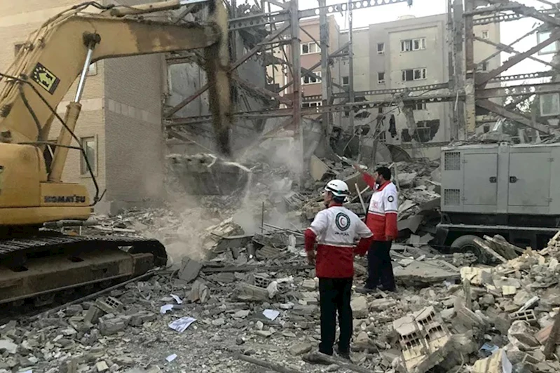İran Sağlık Bakanlığı: israil saldırılarında 3 hastane ve 6 ambulans hedef alındı