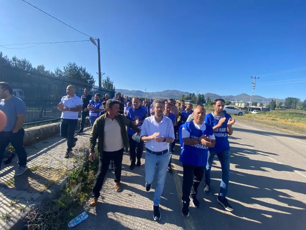 “GEÇİNEMİYORUZ, SUSMUYORUZ, GERİ ADIM ATMIYORUZ!”