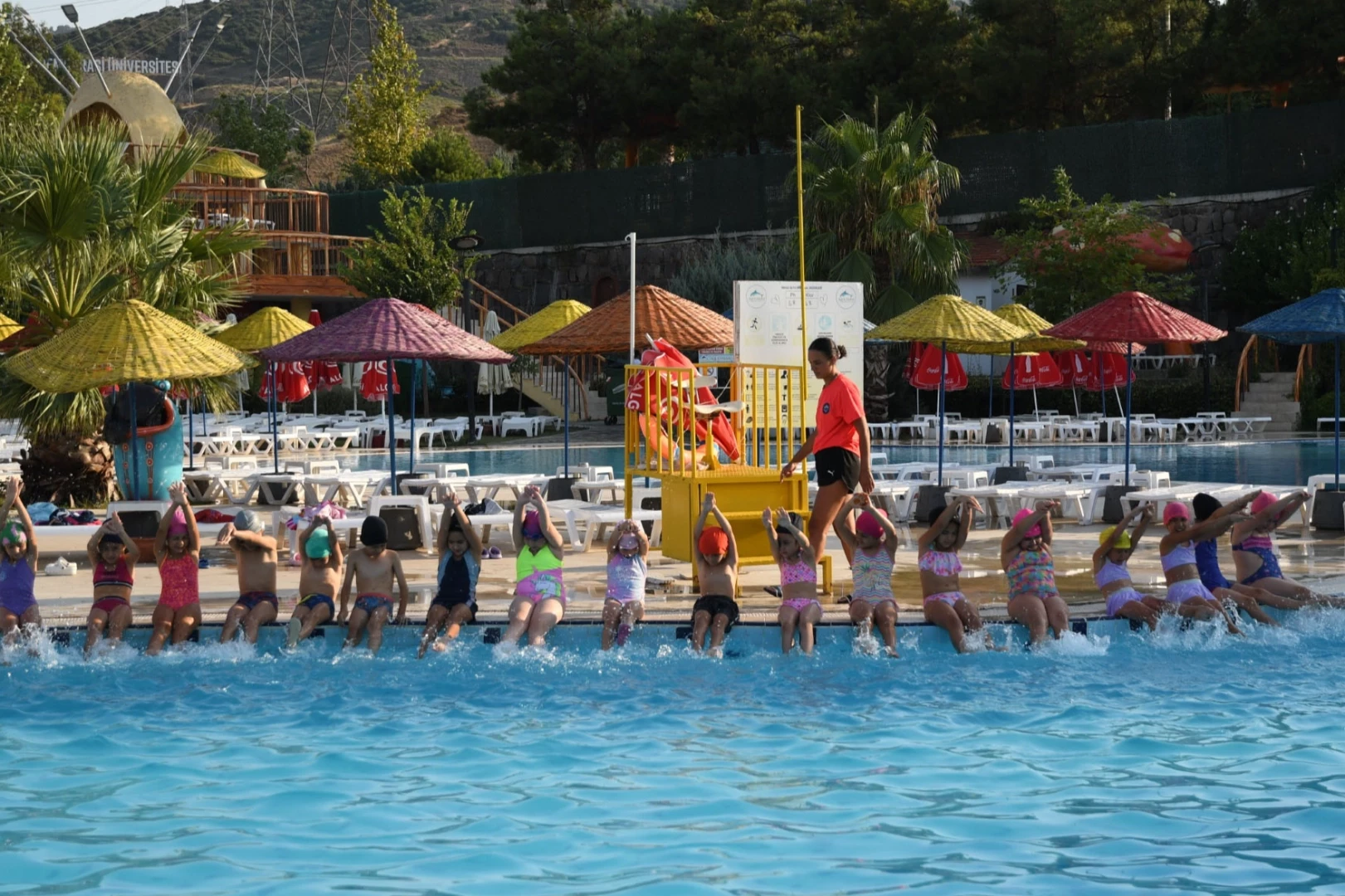 Özel gereksinimli çocuklara yüzme eğitimleri başlıyor