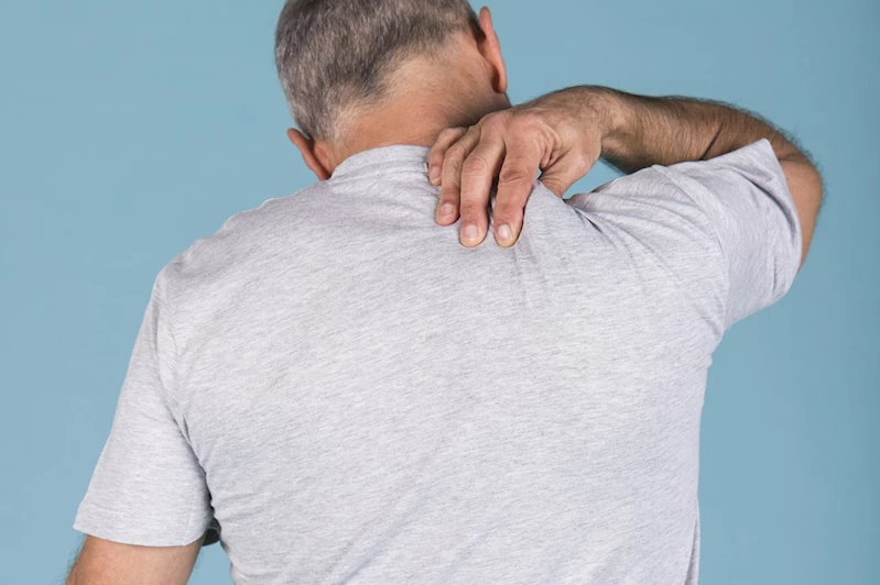 Uzmanından uyarı: Boyunda fark edilen şişlikler ciddiye alınmalı