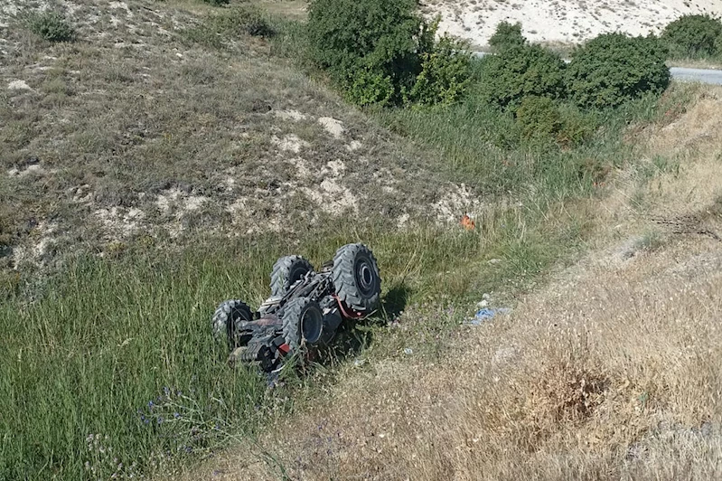 Traktör şarampole yuvarlandı: 1 ölü