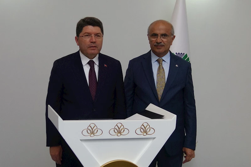 Adalet Bakanı Tunç: Darbecilerin yazdığı bir anayasayla hala yönetiliyoruz!