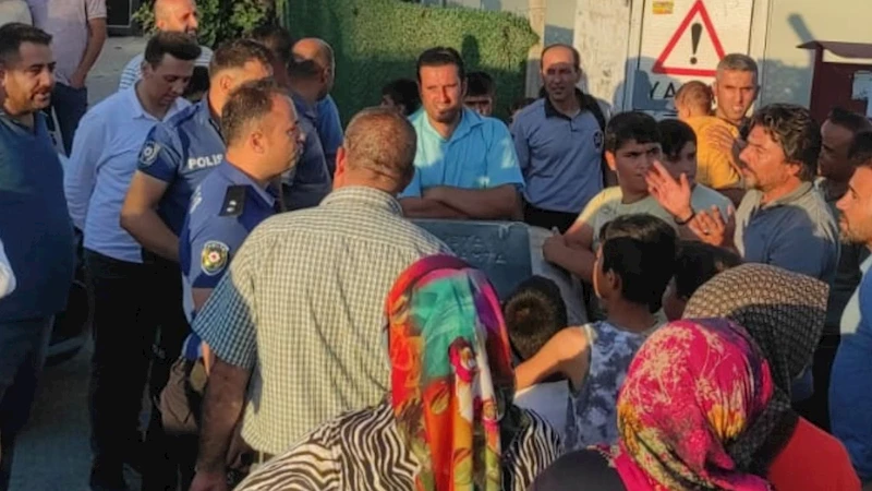 Adıyaman K-1 Konteyner Kent’te su isyanı: Çöp konteynerleriyle yol kapattılar 