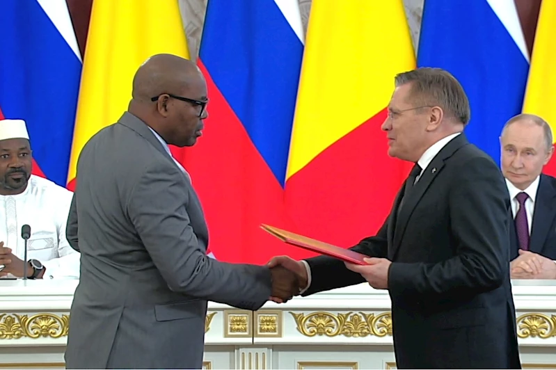 Rusya ve Mali arasında 