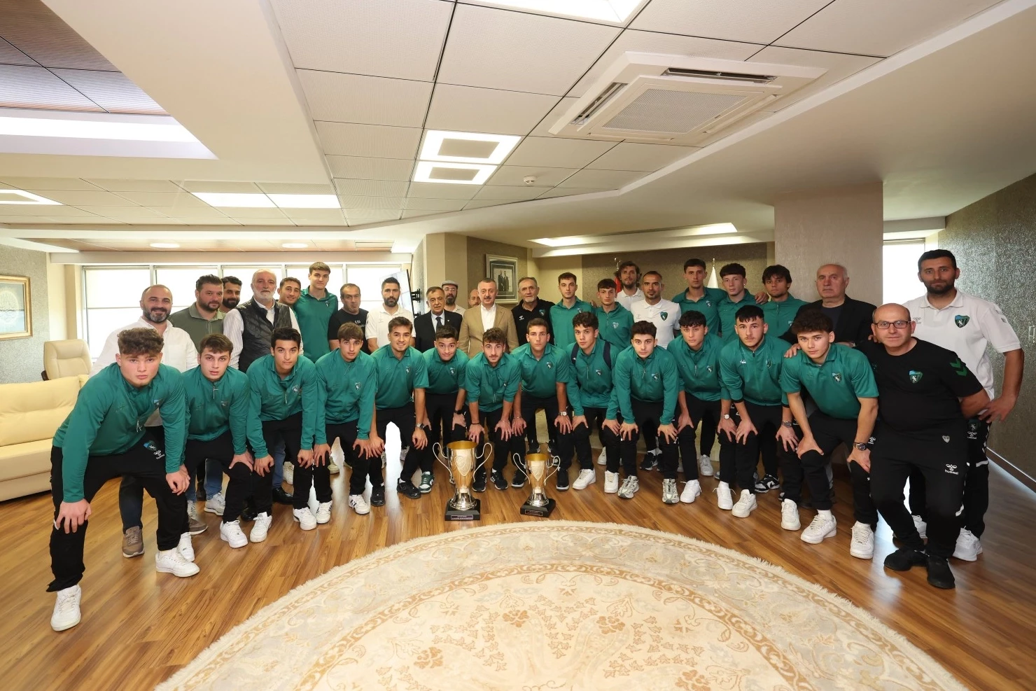 Kocaelispor’un şampiyon gençleri Büyükakın’a geldi