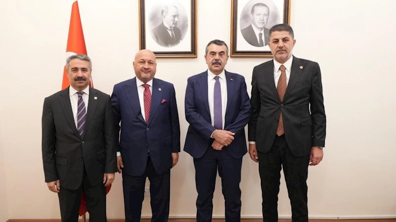 Deprem sonrası eğitim yatırımları, TOKİ bölgeleri ve yeni okul projeleri masaya yatırıldı 