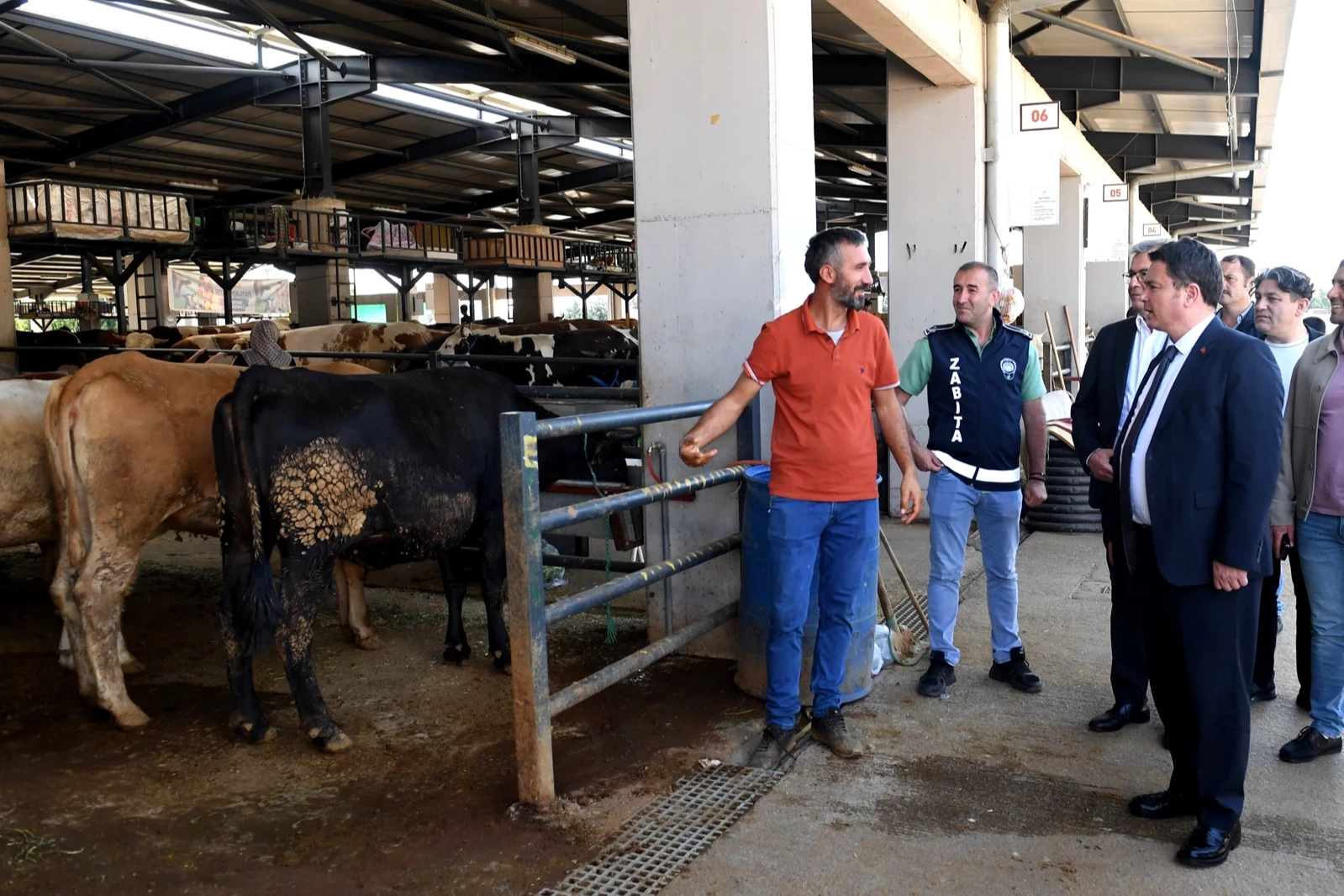 Başkan Aydın kurban pazarını ziyaret etti