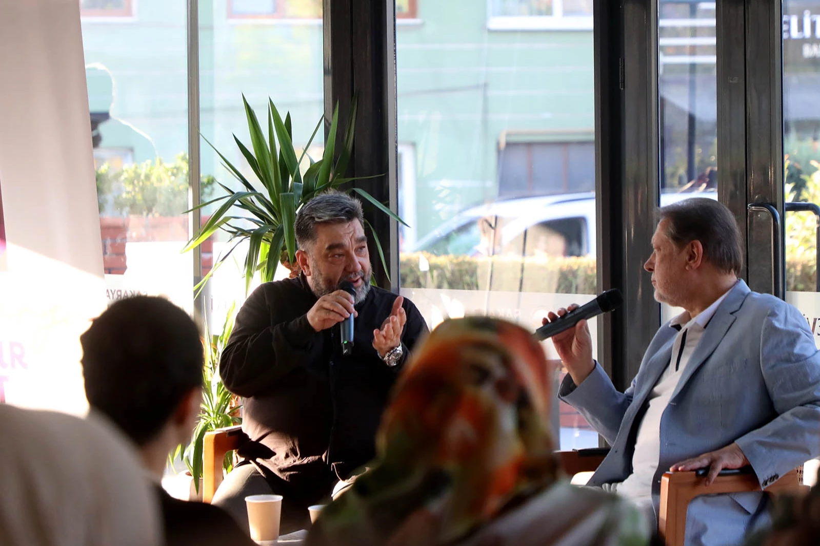 Ahmet Özhan OSM’de sanatseverlerle buluştu