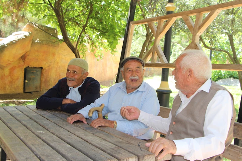 Büyüklerden “Nerede O Eski Bayramlar” özlemi