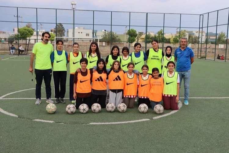 Mardinli genç kızlar sahada