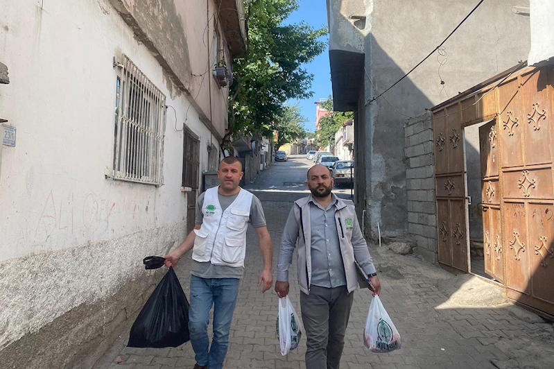 Kahramanmaraş Umut Kervanı muhtaç ailelere kurban eti ulaştırdı