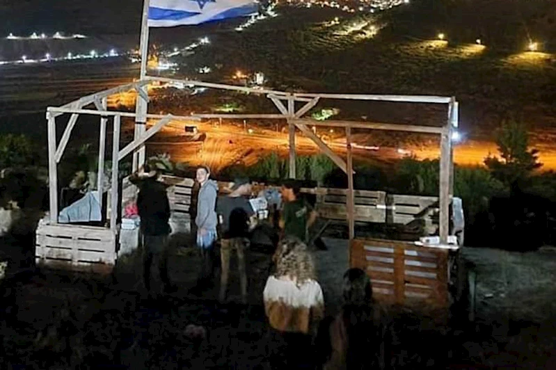 Yahudi çeteler, Ramallah’ın kuzeyinde kaçak yerleşim birimini yeniden kurdu