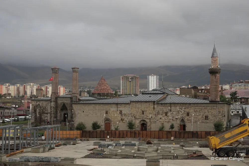 “Hakkı Yiyen Tok, Ama Toplum Aç”