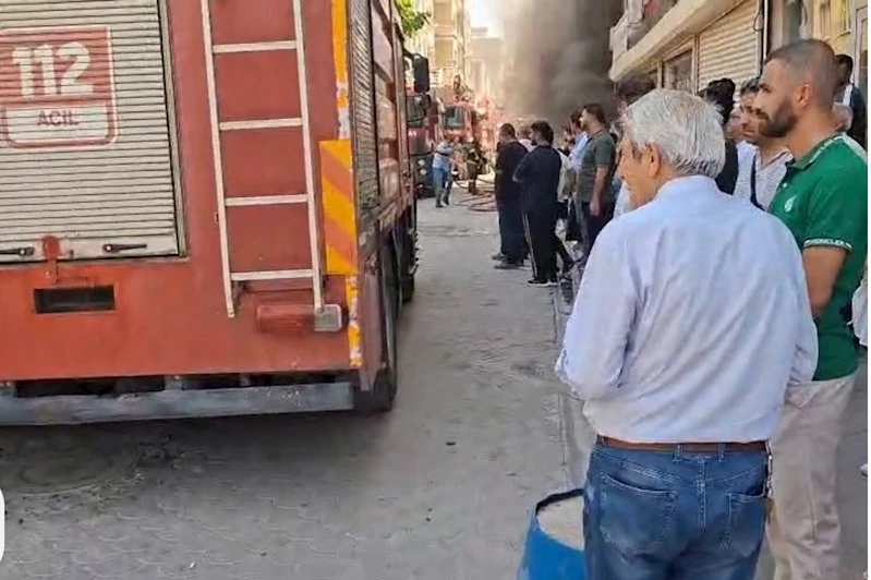 Mardin’de mobilya mağazasında yangın: Söndürme çalışmaları sürüyor