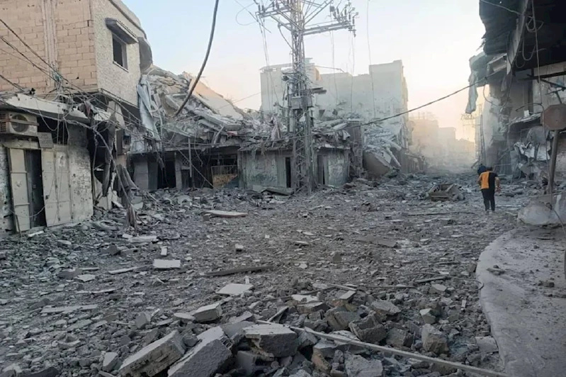 İşgalci siyonist rejim Gazze’nin enkazını da çalıyor, bugünü öldürüp geleceği yağmalıyor