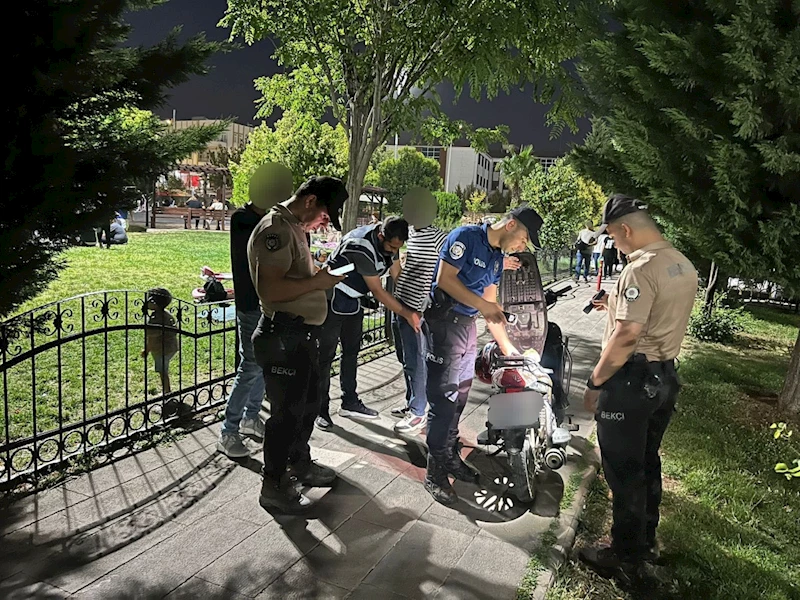 Adıyaman’da ‘Huzurlu Sokaklar-12’ asayiş uygulaması: 1 kişi yakalandı, motosikletlere ceza yağdı 