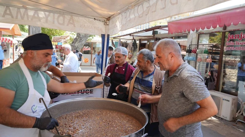 Adıyaman Belediyesi’nden 6 bin kişiye aşure ikramı  - Videolu Haber