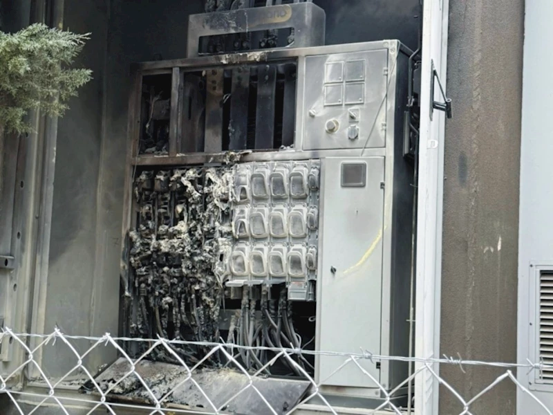 Kahta’da kavurucu sıcaklar trafo patlamasına neden oldu: Yangın sonrası bölge karanlıkta kaldı  - Videolu Haber