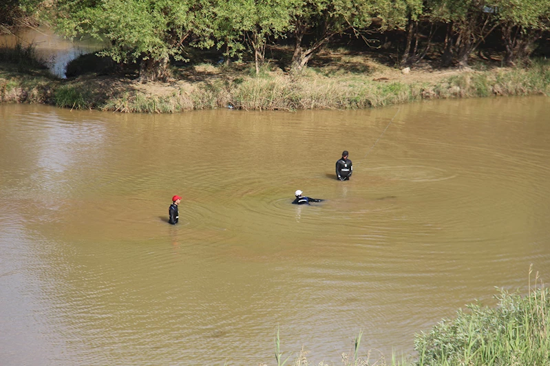 Dicle Nehri’nde kaybolan gencin arama çalışmaları sürüyor