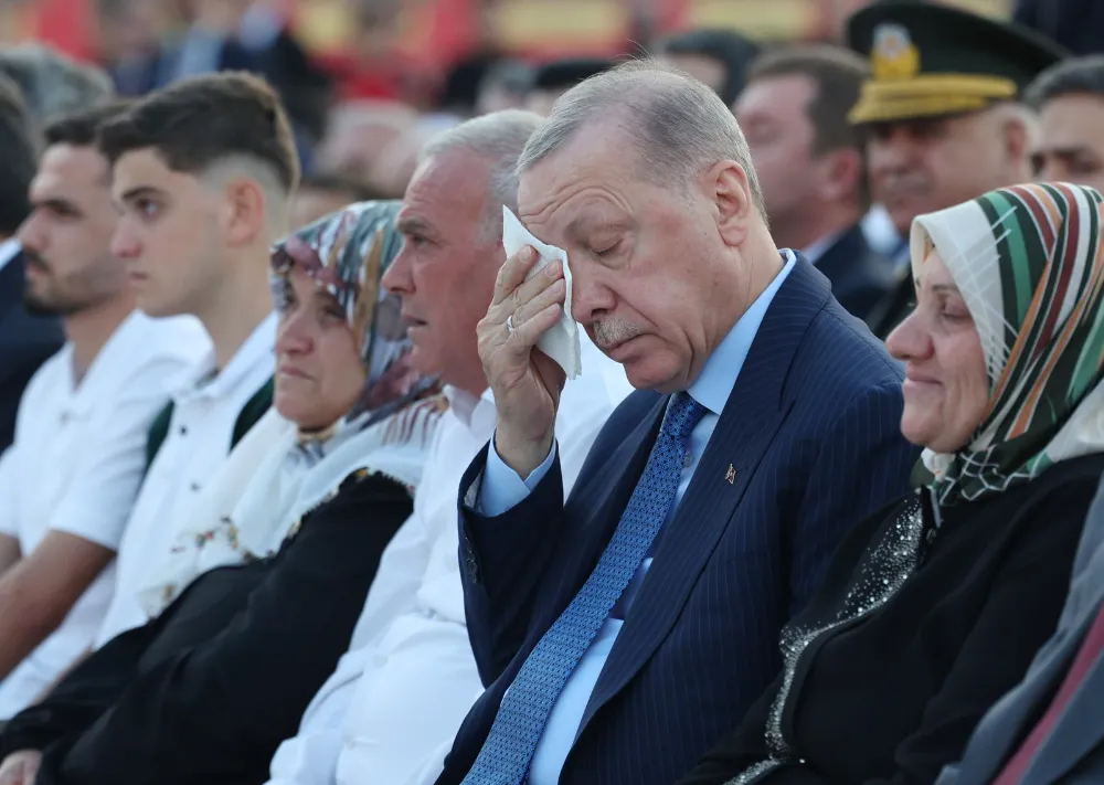 15 Temmuz gecesi sahneye taşındı: Cumhurbaşkanı Erdoğan gözyaşlarıyla izledi!
