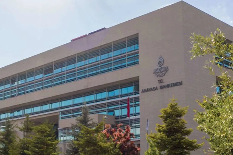 Yerel mahkeme süresiz nafakanın anayasaya aykırılığı nedeniyle konuyu AYM