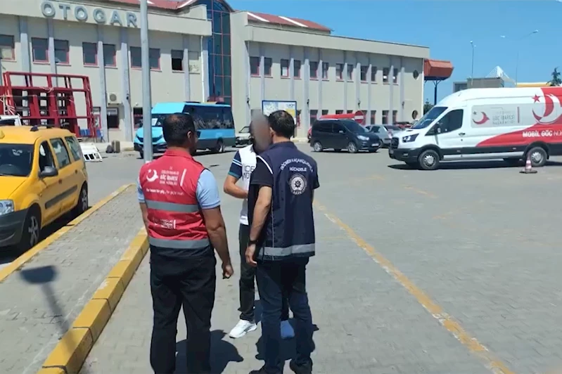 32 göçmen kaçakçısı ve 572 düzensiz göçmen yakalandı