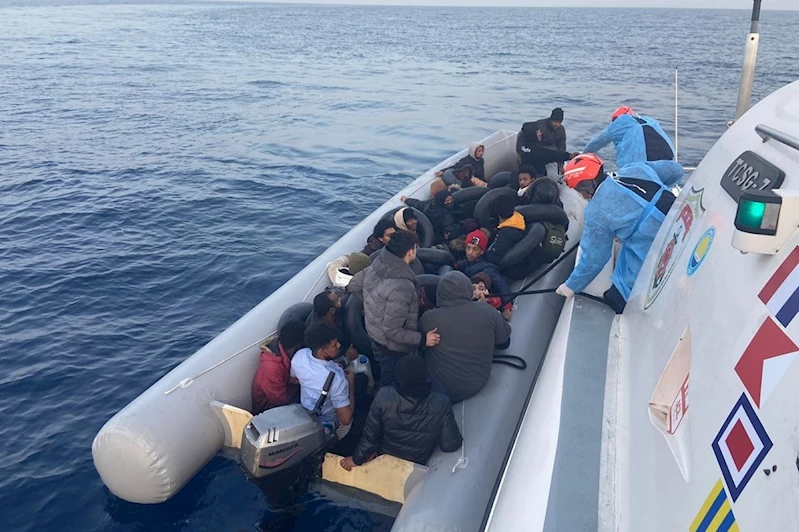 Muğla açıklarında 20 düzensiz göçmen kurtarıldı