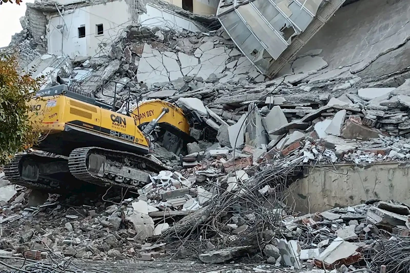 siyonist rejim Lübnan’a kara saldırısı düzenleyerek 2 adet enkaz kaldırma aracını imha etti