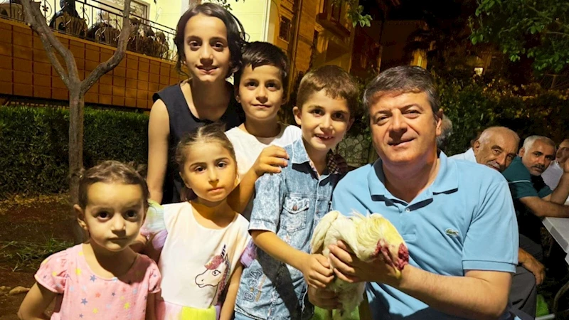 7 yaşındaki Miran Ali, en güzel horozunu Başkan Tutdere’ye hediye etti  - Videolu Haber