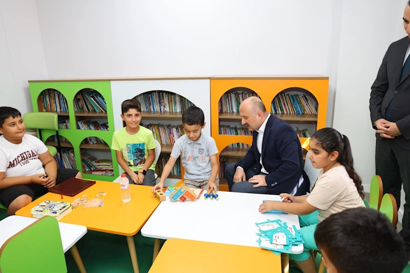 Samsat’ta gençliğe bilgi ışığı: Yeni Halk Kütüphanesi hizmete açıldı 