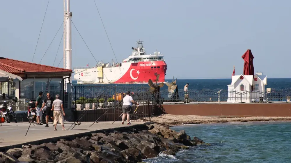 Oruç Reis, Somali görevinden döndü: Çanakkale Boğazı’ndan geçti