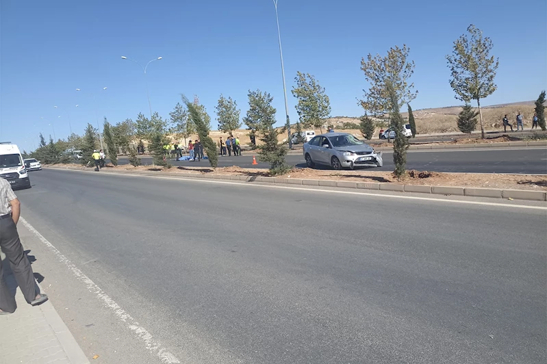 Karşıdan karşıya geçmeye çalışan yayaya otomobil çarptı