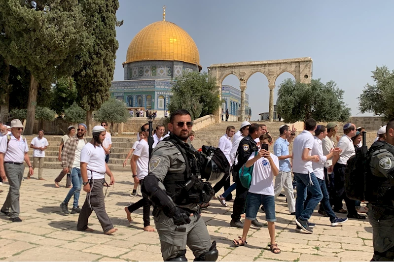 Siyonist yerleşimciler Mescid-i Aksa’ya baskın düzenledi