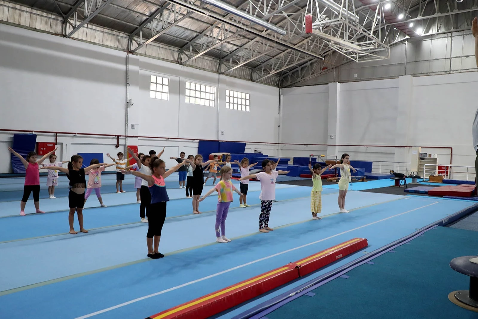 Sakarya’da çocuklar sporun her dalında dolu dolu bir yaz tatiline başladı