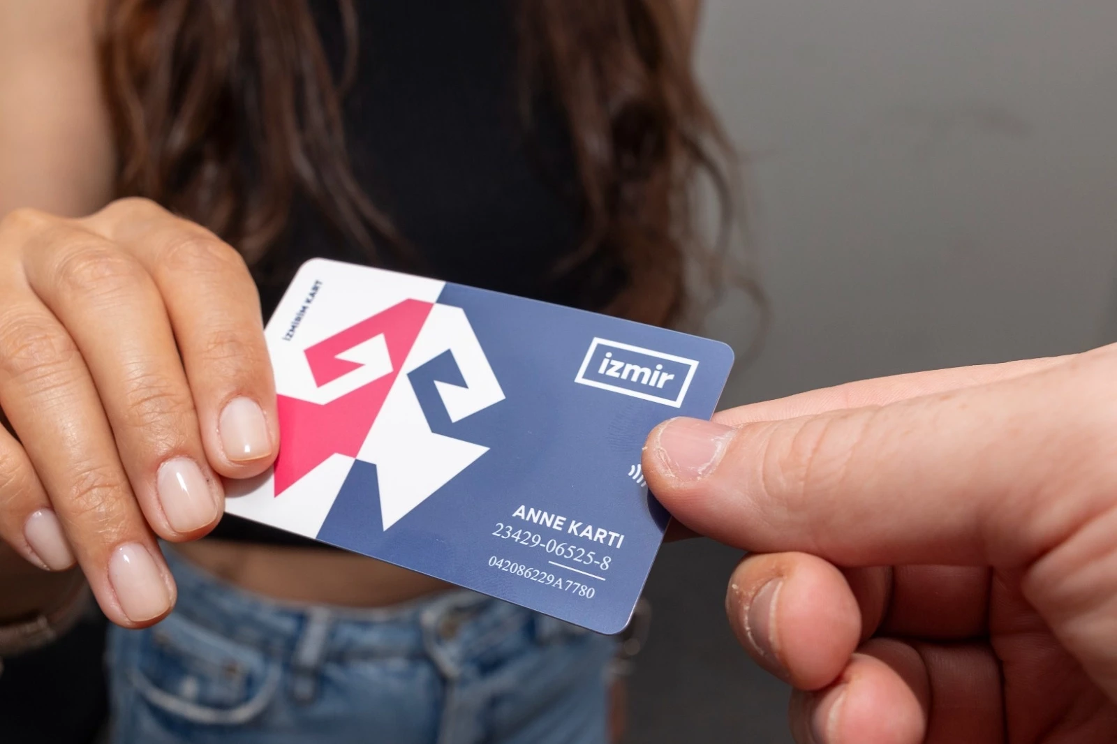 İzmir’de annelere  toplu taşımada destek