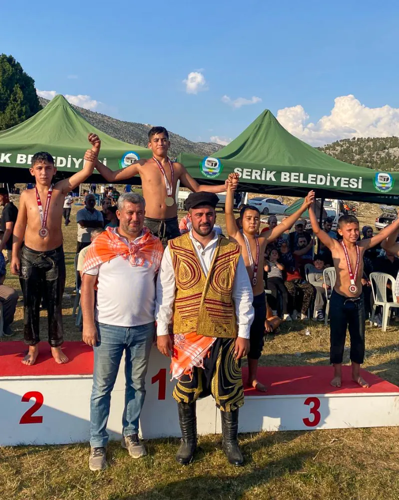 MANAVGAT BELEDİYESİ GÜREŞ KULÜBÜ SPORCULARI SARIİDRİS GÜREŞLERİ’NDEN DERECELERLE DÖNDÜ