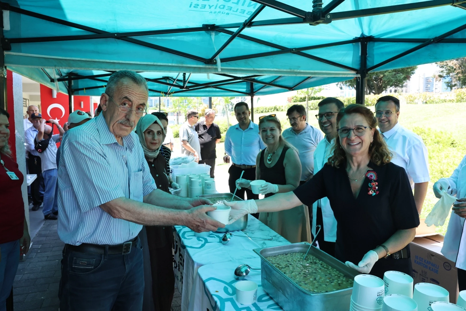 Bursa Nilüfer Belediyesi’nden şehit ve gazi yakınlarına aşure ikramı