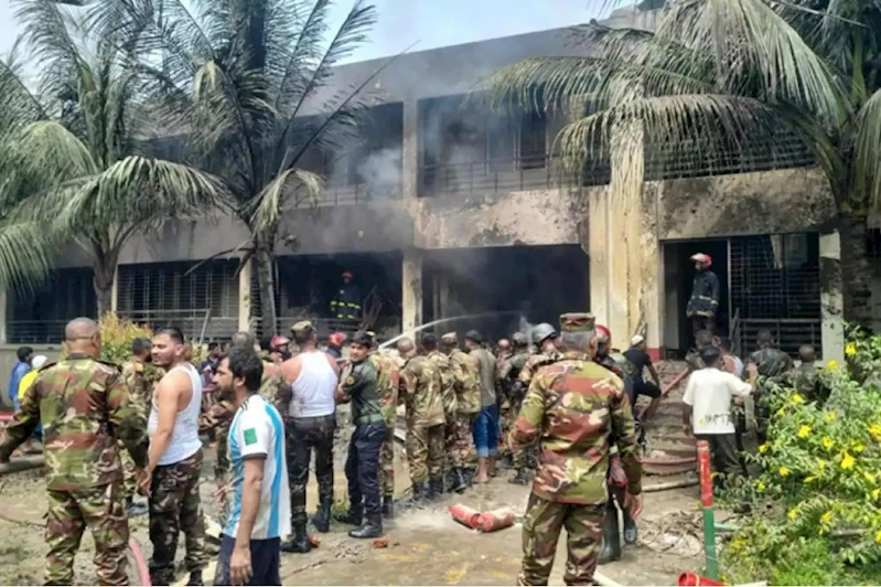 Eğitim uçağının düştüğü Bangladeş