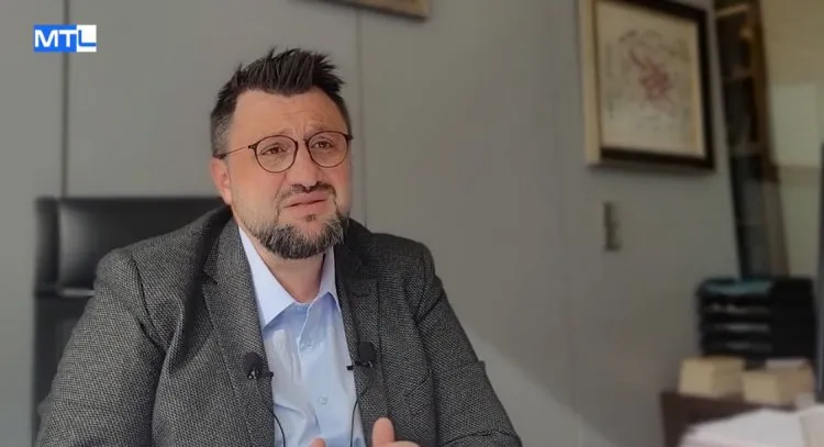   Bir devlet kurumunda, bir adam vardı…