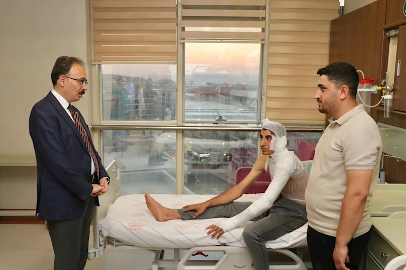 Siirt Valisi Kızılkaya, iş kazasında yaralanan işçileri ziyaret etti