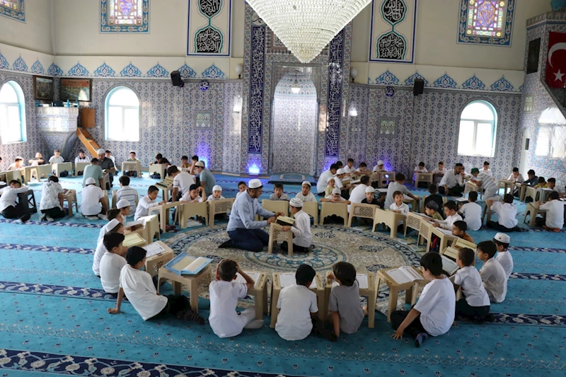 Yaz Kur’an Kurslarına katılan çocuklar: Kur’an-ı ve dinimizi öğrenmeyi çok seviyoruz
